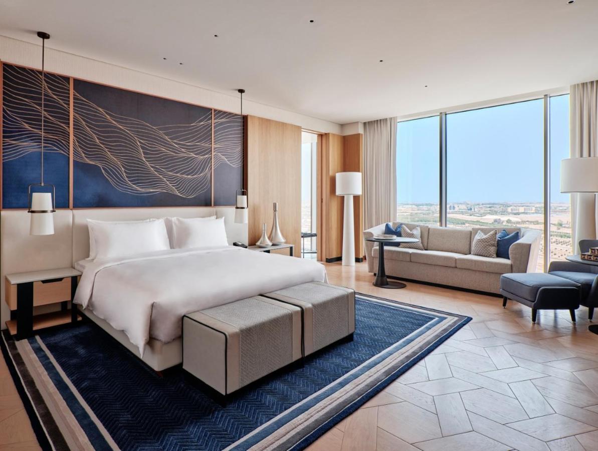 Отель Grand Hyatt Kuwait Кувейт Экстерьер фото A guest room at the hotel