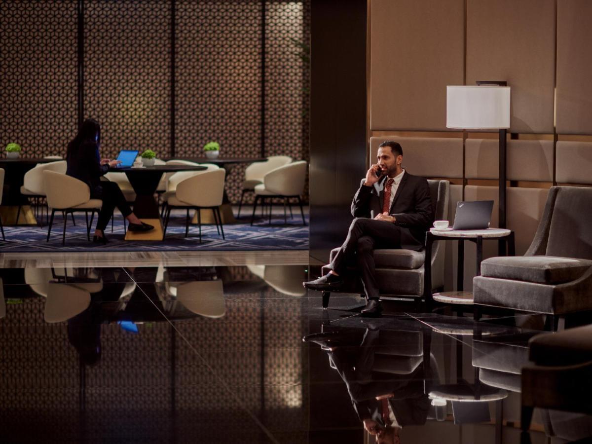 Отель Grand Hyatt Kuwait Кувейт Экстерьер фото The Lounge at the airport