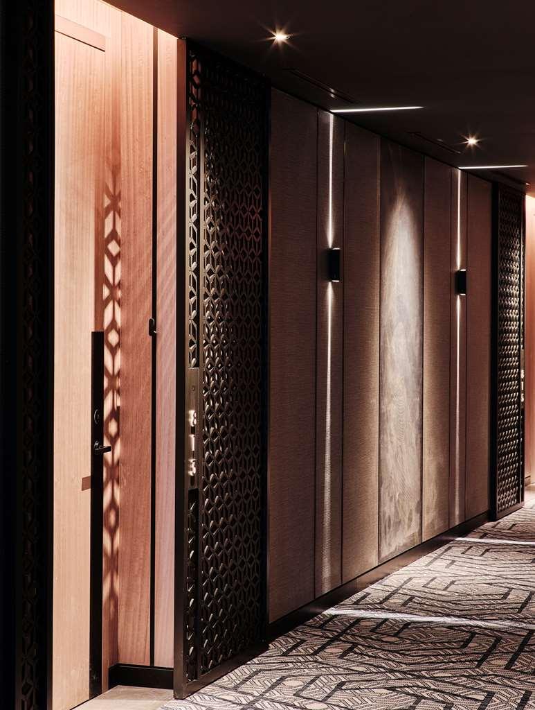 Отель Grand Hyatt Kuwait Кувейт Номер фото Doors of the hotel